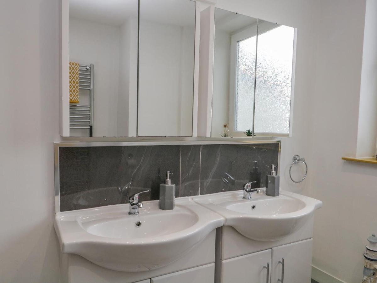 Harbour Retreat Villa Милъм Екстериор снимка